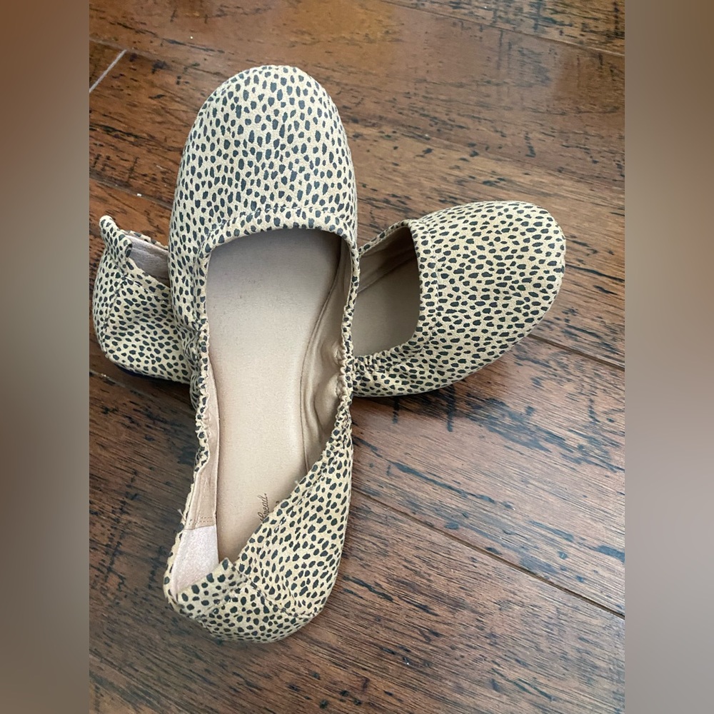 Universal Threads Ballet Flat animal print 10/11